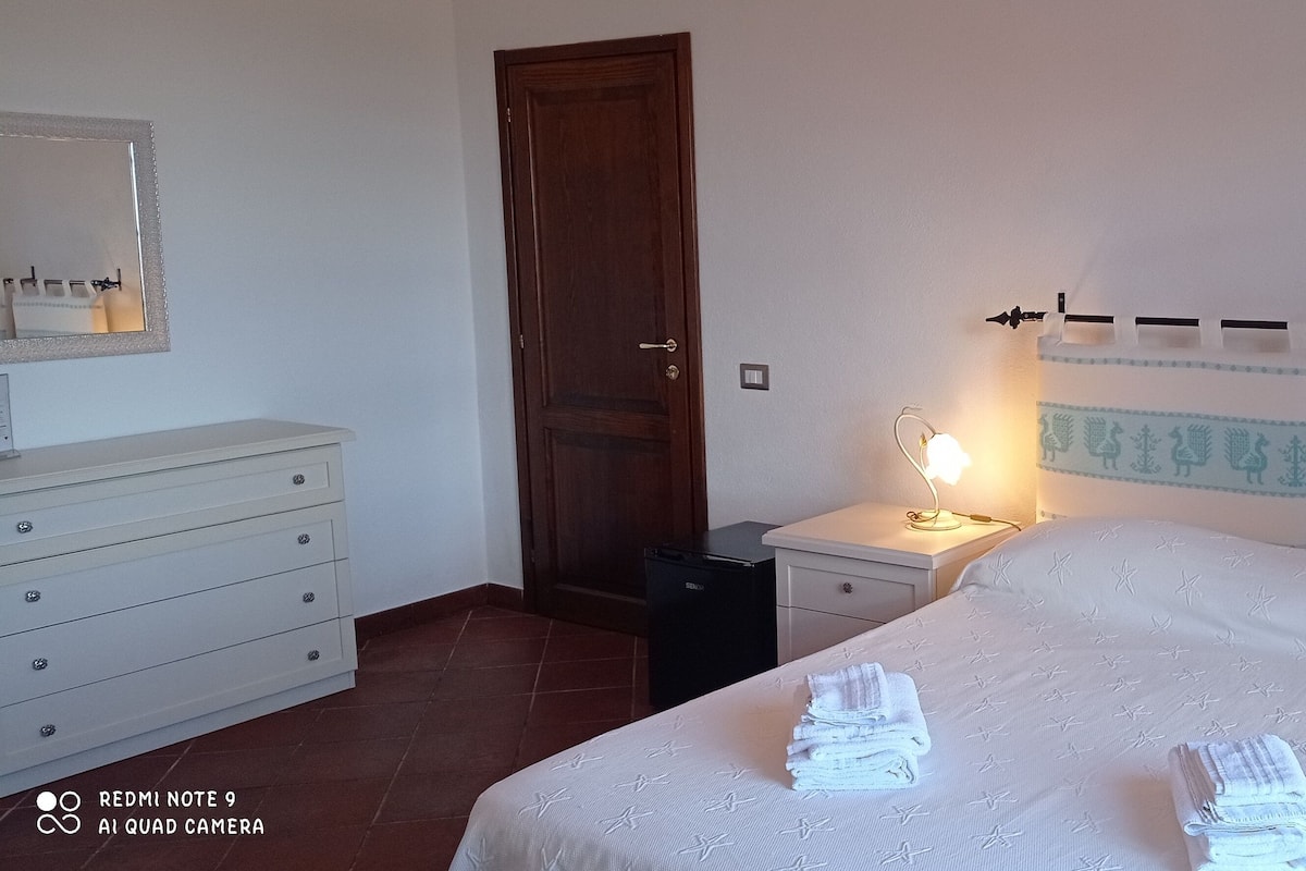 Exclusieve kamer, 1 slaapkamer, hot tub, uitzicht op zee (Ancora) | Italiaanse Frette-lakens, luxe beddengoed, donzen dekbedden
