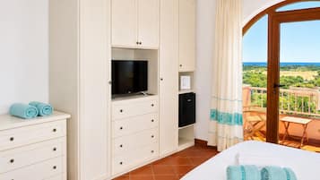 Exclusive Room, 1 Bedroom, Hot Tub, Sea View (Ancora) | Frette Italian sheets, premium bedding, down duvets, pillow-top beds