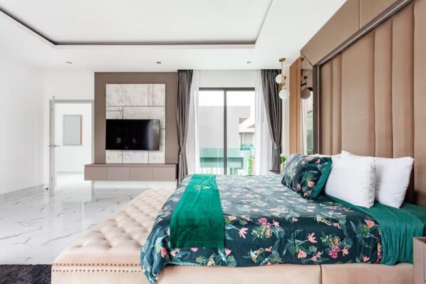 4 bedrooms, iron/ironing board, WiFi, bed sheets