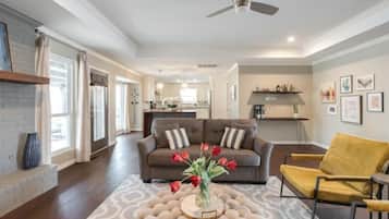 Smart TV, fireplace, ping pong, books
