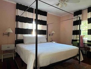 3 Schlafzimmer, Schreibtisch, Bügeleisen/Bügelbrett, Reisekinderbett