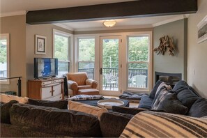 Smart TV, books, computer monitors, printers - Downtown luxury, full amenities with parking (Eureka Springs)