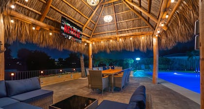 Waterfront Oasis w/ Pool, Minigolf & TikiHut! Perfect for Families