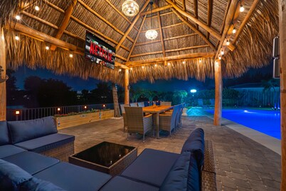 Waterfront Oasis w/ Pool, Minigolf & TikiHut! Perfect for Families