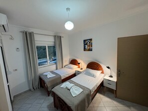 2 habitaciones, tabla de planchar con plancha y wifi gratis 