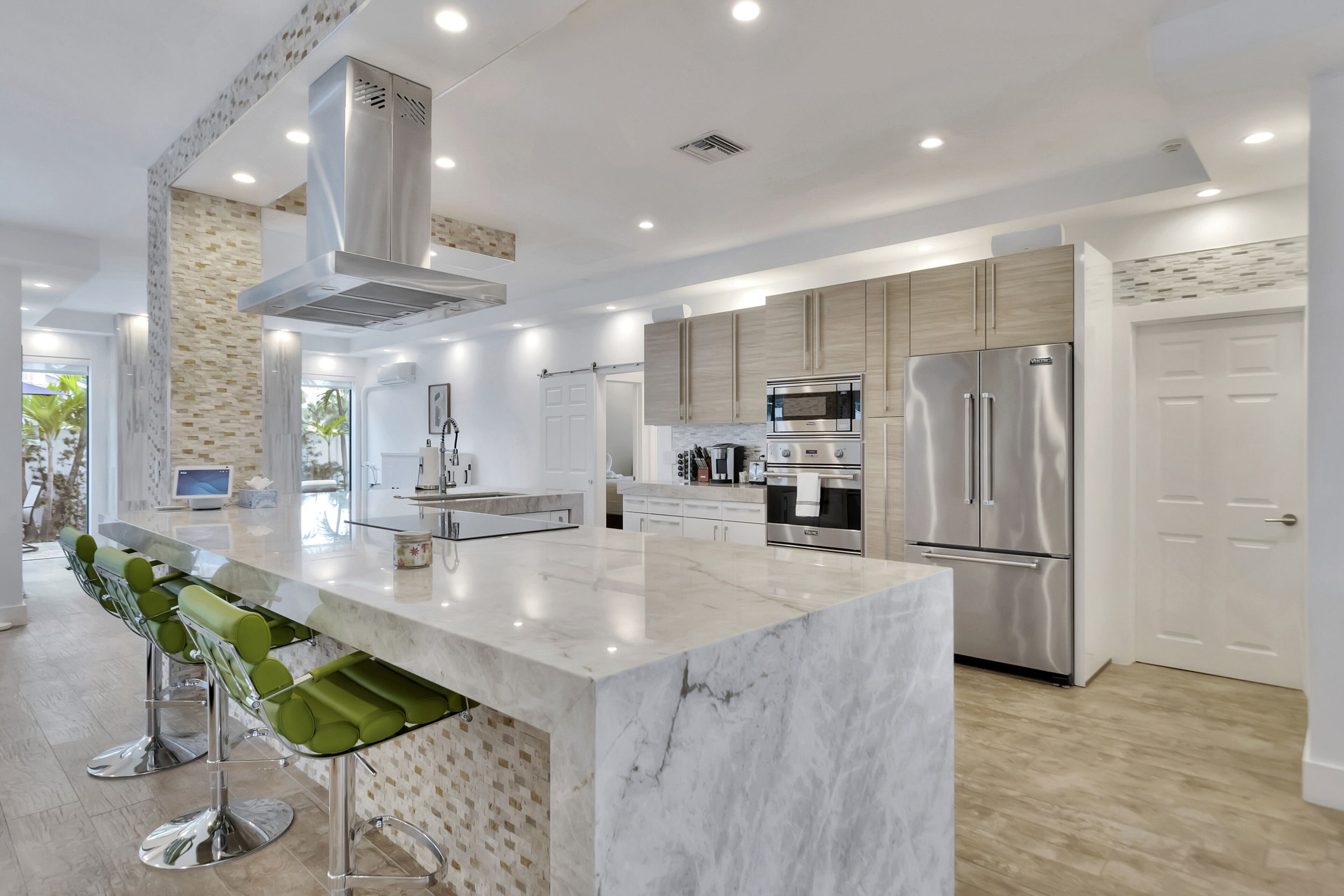 Family Villa | Private kitchen | Full-size fridge, microwave, oven, stovetop