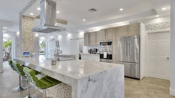 Family Villa | Private kitchen | Full-size fridge, microwave, oven, stovetop