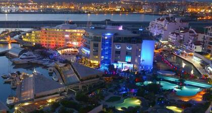 Luxury 1 bed 1 bath with rooftop heated pools