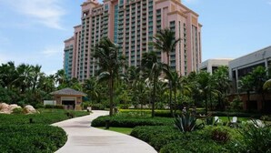 A large hotel with multiple floors, surrounded by well-maintained gardens and palm trees. - Gorgeous Studio The Reef Atlantis

 (Nassau)