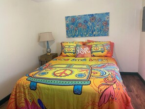 2 bedrooms, Internet, bed sheets - Cabin #16 Venus Inn Lake Cabin (Royal)