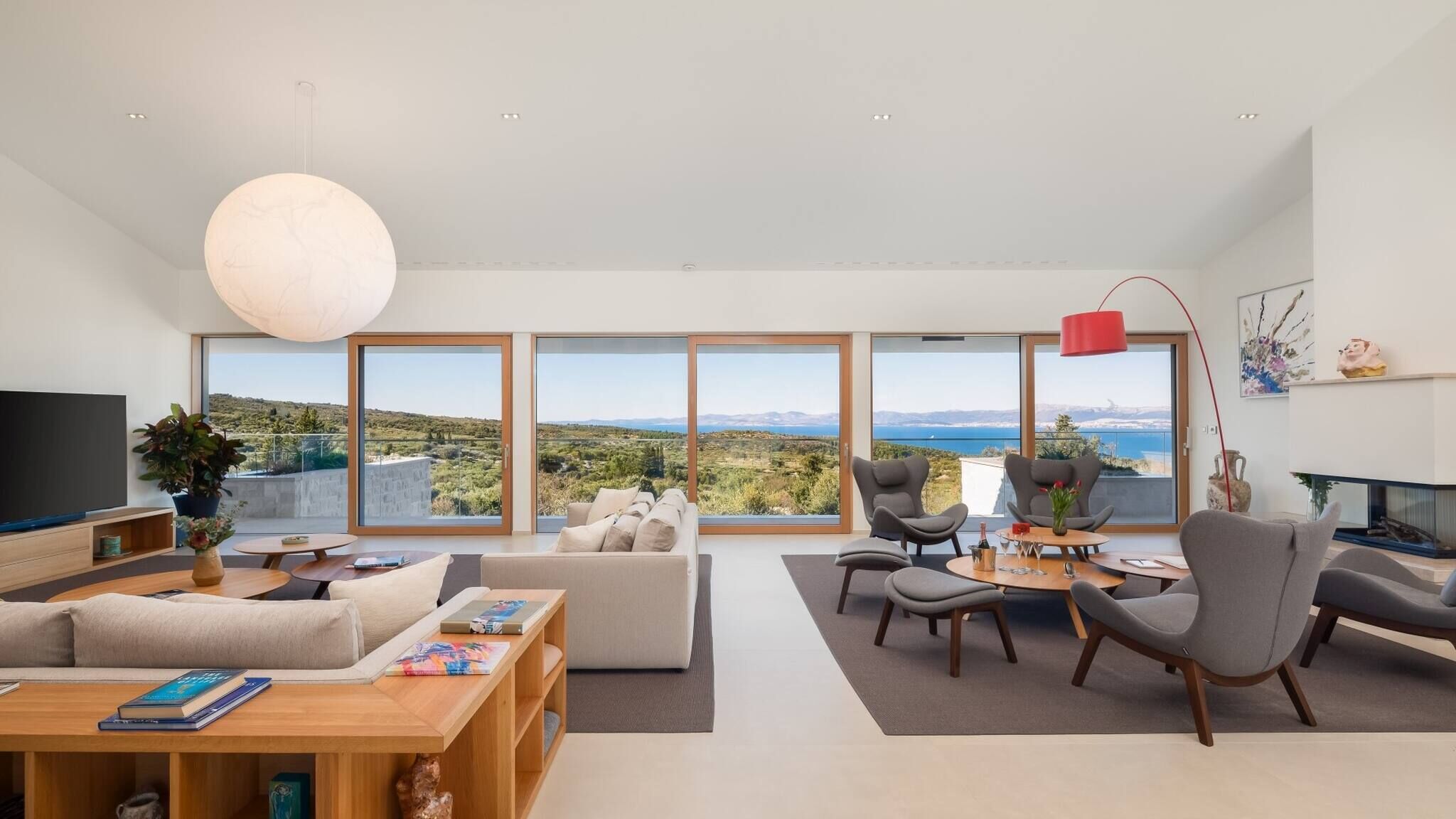 TV, peis, DVD-spiller og fotballspill