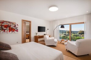 5 chambres, fer et planche à repasser, Wi-Fi, draps fournis