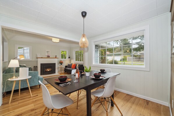 Dining - Yellow Abode MCA#801-perfect small family home. Dogs OK. 2 blocks to beach (Manzanita)