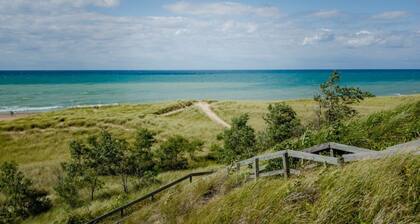 Four Night Min! Lakeside Home With 800 Feet Of Association Beach!