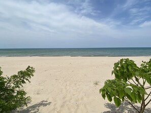 Beach nearby - Four Night Min! Lakeside Home With 800 Feet Of Association Beach! (Lakeside)