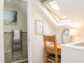 2 bedrooms, individually decorated, individually furnished, free WiFi - 31 Riverside (Bridgnorth)