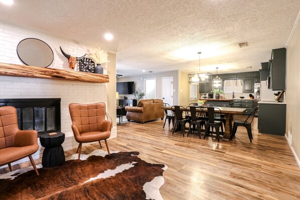 Interior - Modern Rustic 5 Bedroom (Lubbock)