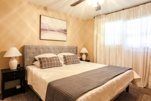 5 habitaciones, tabla de planchar con plancha, cuna de viaje y wifi 