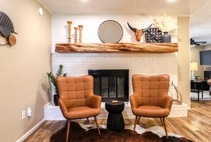 Interior - Modern Rustic 5 Bedroom (Lubbock)