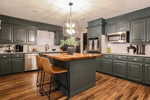 Fridge, microwave, oven, stovetop - Modern Rustic 5 Bedroom (Lubbock)