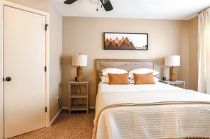 5 bedrooms, iron/ironing board, travel cot, WiFi - Modern Rustic 5 Bedroom (Lubbock)