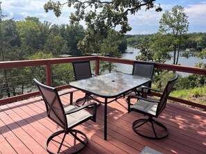 Outdoor dining - Cabin #18 Hillside Hideaway, small dog, 45 lb or under with 99 fee. Great View (Royal)