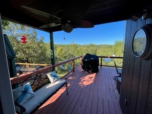 Terrace/patio - Cabin #18 Hillside Hideaway, small dog, 45 lb or under with 99 fee. Great View (Royal)
