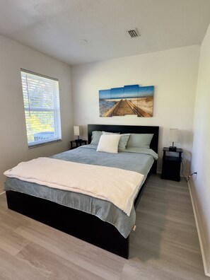 3 bedrooms, iron/ironing board, free WiFi, bed sheets - Double Lot Canal Front Ranch- KING Bed -Heated Pool Near Warm Mineral Springs (Port Charlotte)