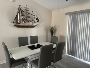 Dining - Double Lot Canal Front Ranch- KING Bed -Heated Pool Near Warm Mineral Springs (Port Charlotte)