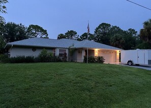 Exterior - Double Lot Canal Front Ranch- KING Bed -Heated Pool Near Warm Mineral Springs (Port Charlotte)