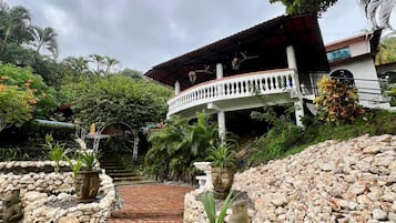 Mặt tiền nơi lưu trú