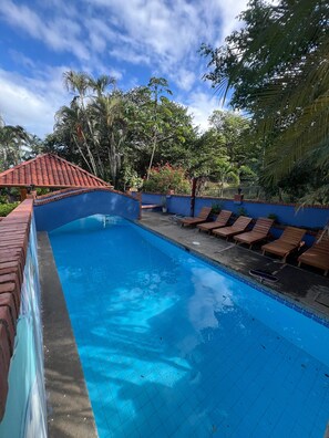 Outdoor pool - Siwõ Art Guesthouse (Sardinal)