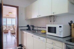 Fridge, microwave, oven, dishwasher - GuestReady - Tranquil Nest in Funchal (Funchal)