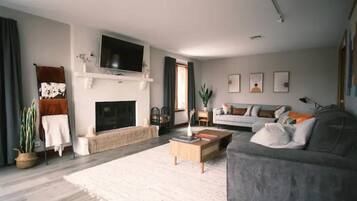 Smart TV, books, stereo