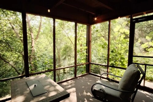 Spacious, bright, and cozy Galena getaway