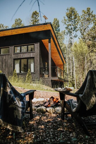 Scandinavian Cozy Cabin in the Woods