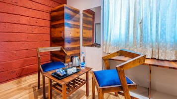 Deluxe Double Room, Non Smoking | In-room safe, desk, bed sheets