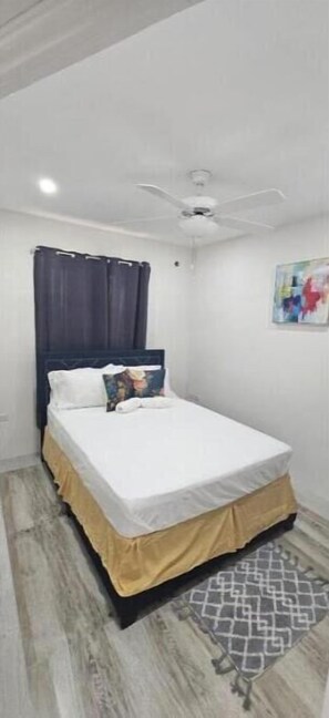 2 bedrooms, in-room safe, iron/ironing board, free WiFi