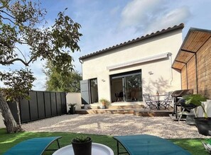 Outdoor dining - Quiet, unoverlooked 3* location (Canaules-et-Argentières)