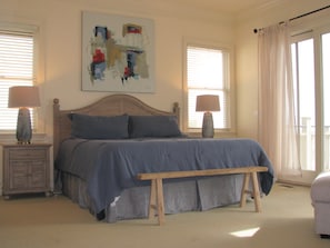 4 bedrooms, desk, iron/ironing board, bed sheets