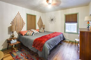 2 Schlafzimmer, Schreibtisch, Bügeleisen/Bügelbrett, Reisekinderbett