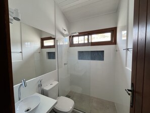 Toalhas de banho, papel higiênico