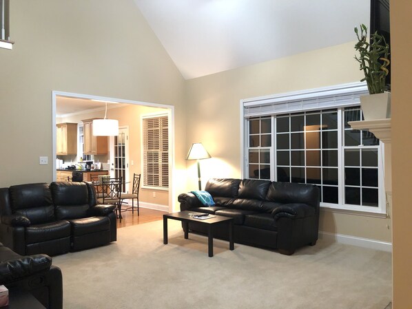 Living area - Master rental 4-bedroom house (Evans)