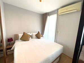 Comfort Apartment, 1 Queen Bed, Lagoon View | 1 bedroom, desk