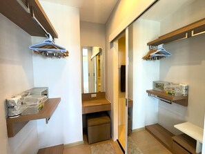 Wardrobe - Zcape2 apartment by Lofty (Choeng Thale)