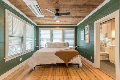 Fully-restored 1850s German Home in Downtown New Braunfels - B