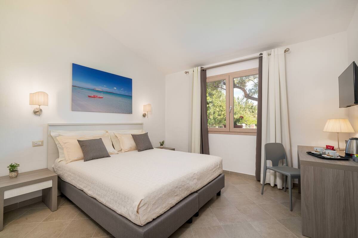 1 slaapkamer, luxe beddengoed, donzen dekbedden, een kluis op de kamer