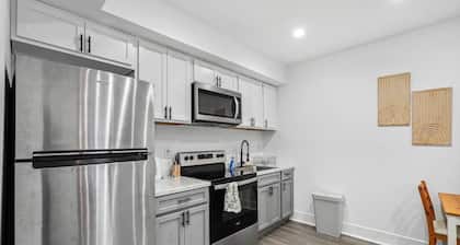 Stylish NW DC Unit with Balcony & In-House Services