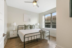 4 chambres, fer et planche à repasser, Wi-Fi, draps fournis