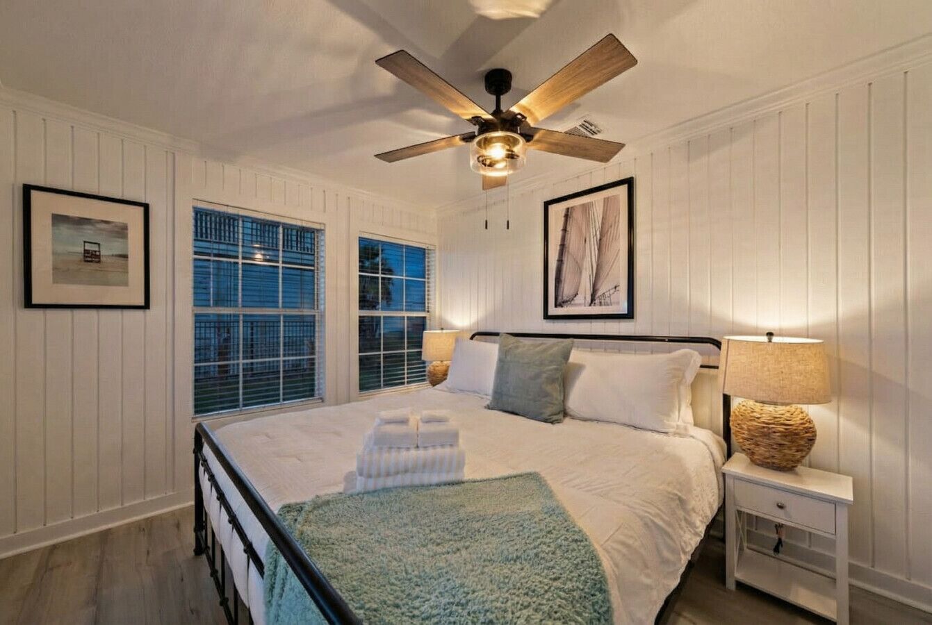 4 bedrooms, desk, iron/ironing board, travel crib